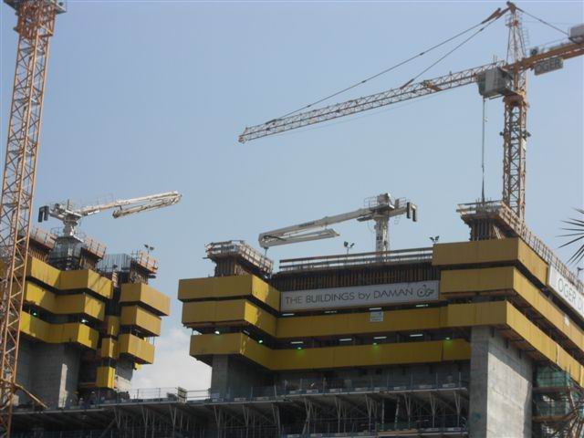 電梯井內(nèi)爬布料機(jī) 電梯井內(nèi)爬布料機(jī)