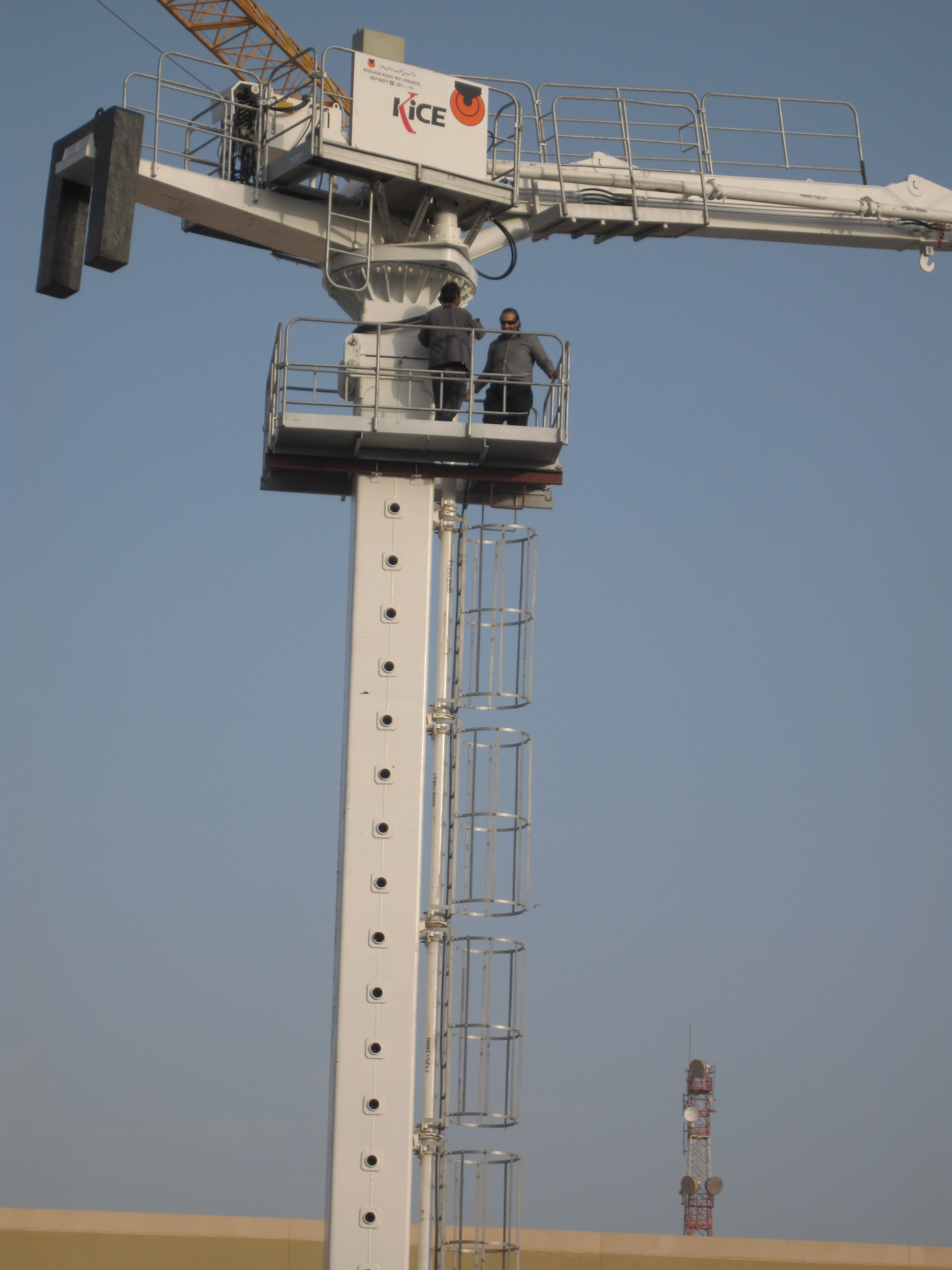電梯井液壓布料機(jī) 電梯井液壓布料機(jī)